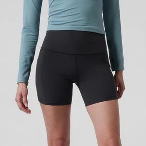Athleta - Salutation Stash Pocket II 5" Short